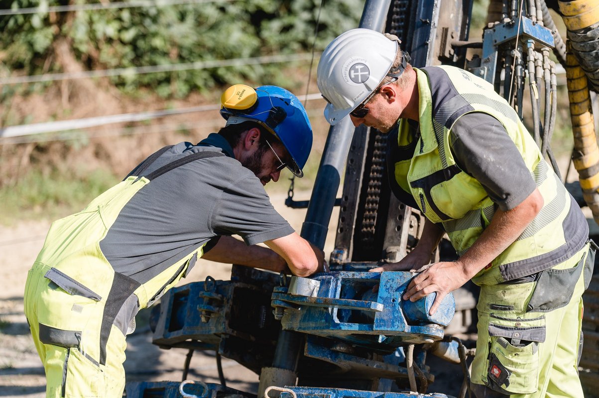 Mitarbeiter auf einer Baustelle für Altbergbausanierung in Essen